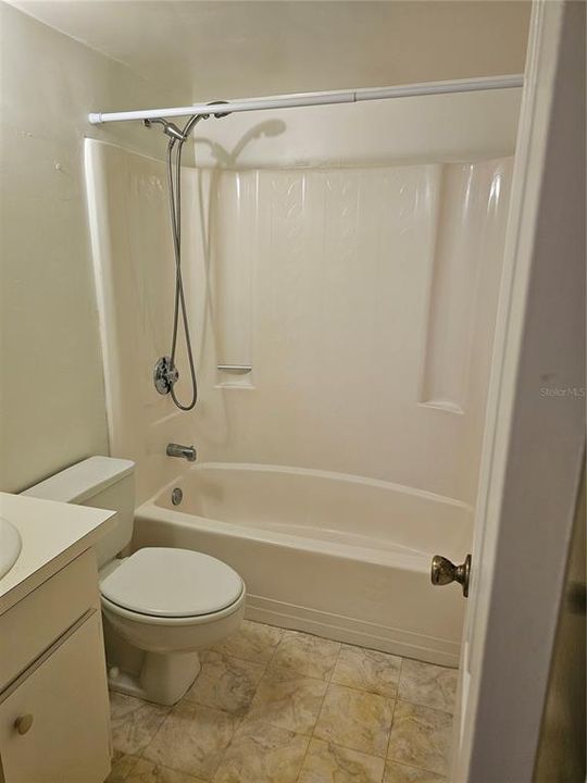 На продажу: $175,000 (2 спален, 2 ванн, 918 Квадратных фут)