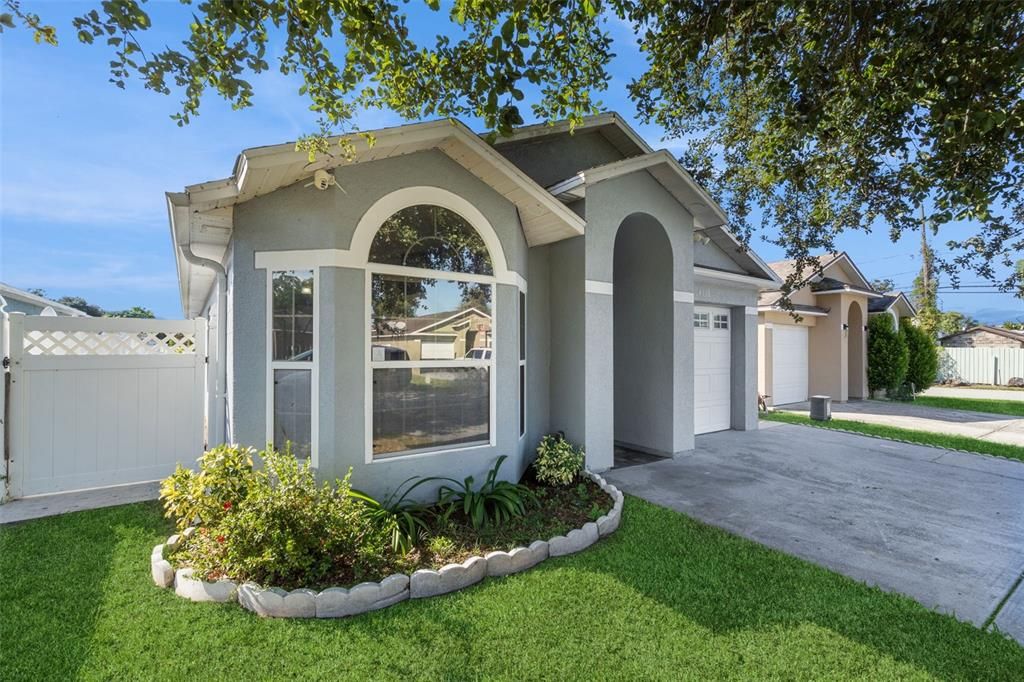 For Sale: $329,990 (3 beds, 2 baths, 1075 Square Feet)