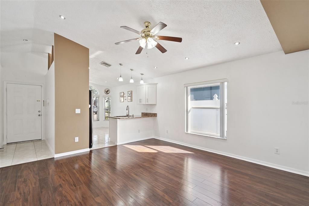 For Sale: $329,990 (3 beds, 2 baths, 1075 Square Feet)