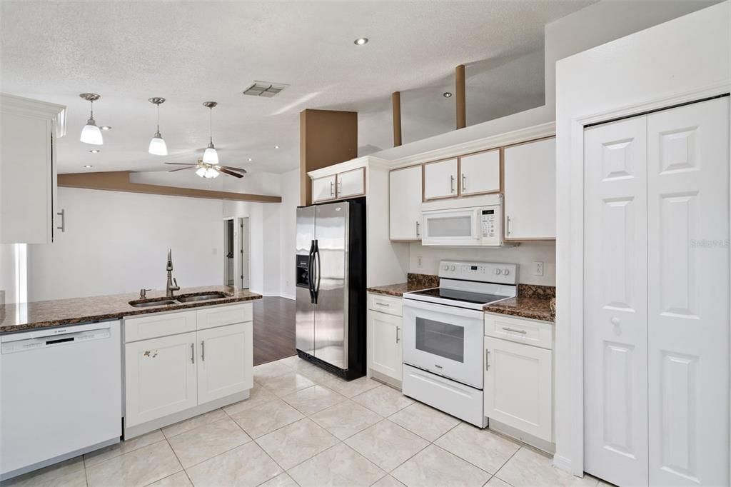 For Sale: $329,990 (3 beds, 2 baths, 1075 Square Feet)