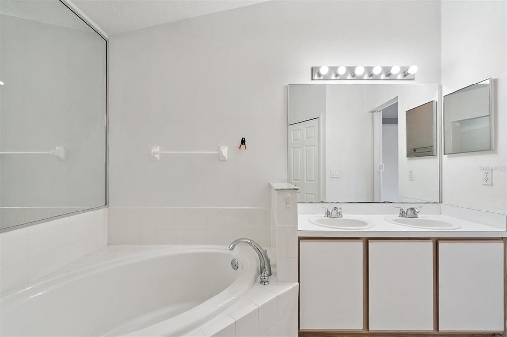 For Sale: $329,990 (3 beds, 2 baths, 1075 Square Feet)