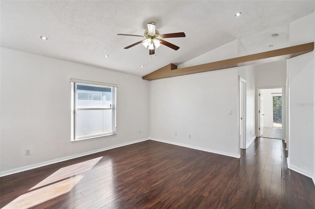 For Sale: $329,990 (3 beds, 2 baths, 1075 Square Feet)