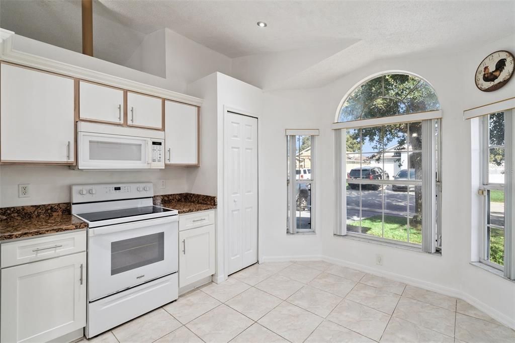 For Sale: $329,990 (3 beds, 2 baths, 1075 Square Feet)