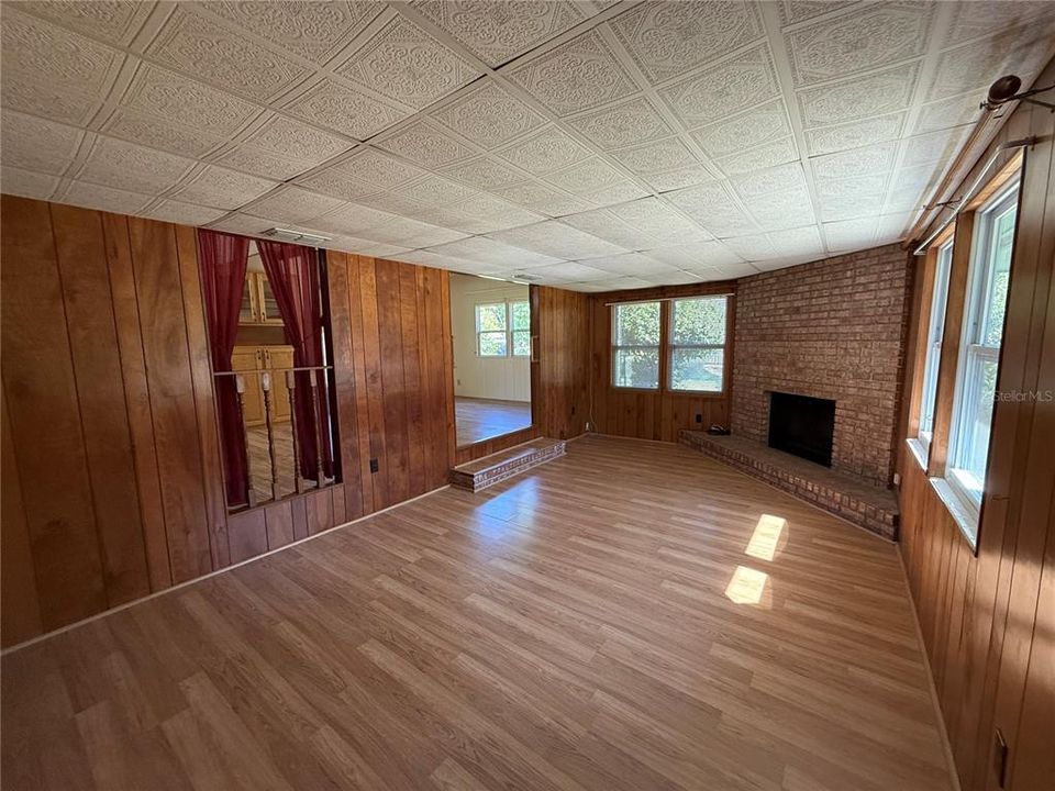 For Sale: $125,000 (3 beds, 2 baths, 1849 Square Feet)