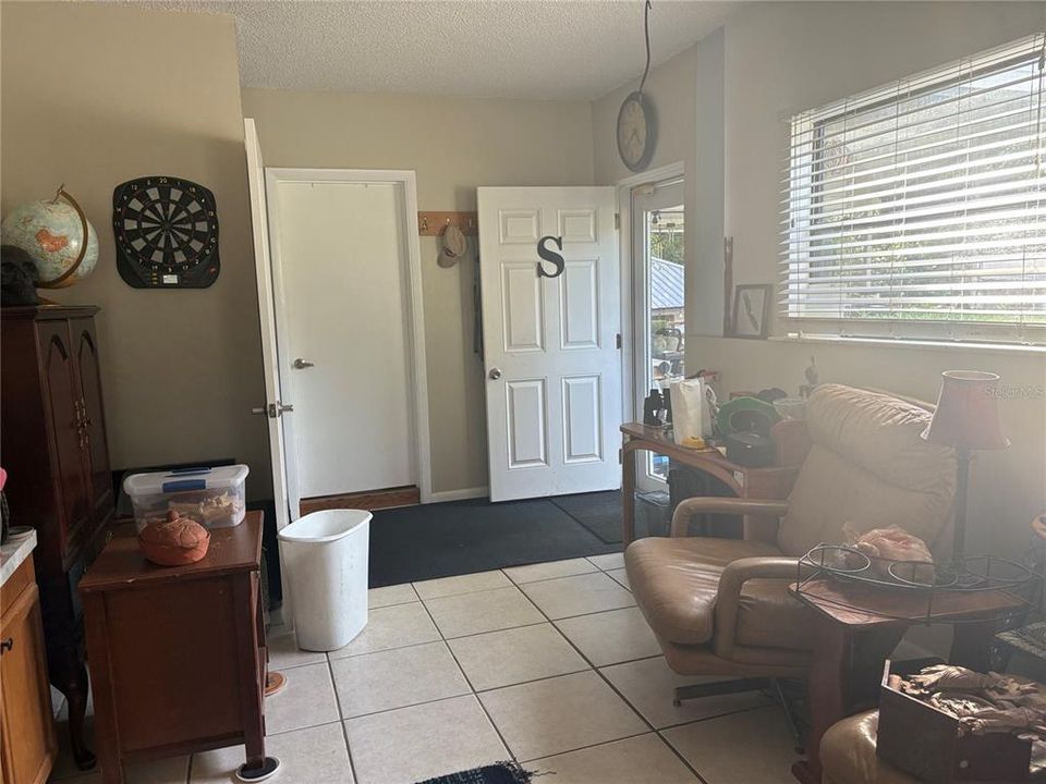 For Sale: $399,000 (4 beds, 2 baths, 1706 Square Feet)