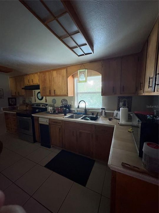 For Sale: $399,000 (4 beds, 2 baths, 1706 Square Feet)