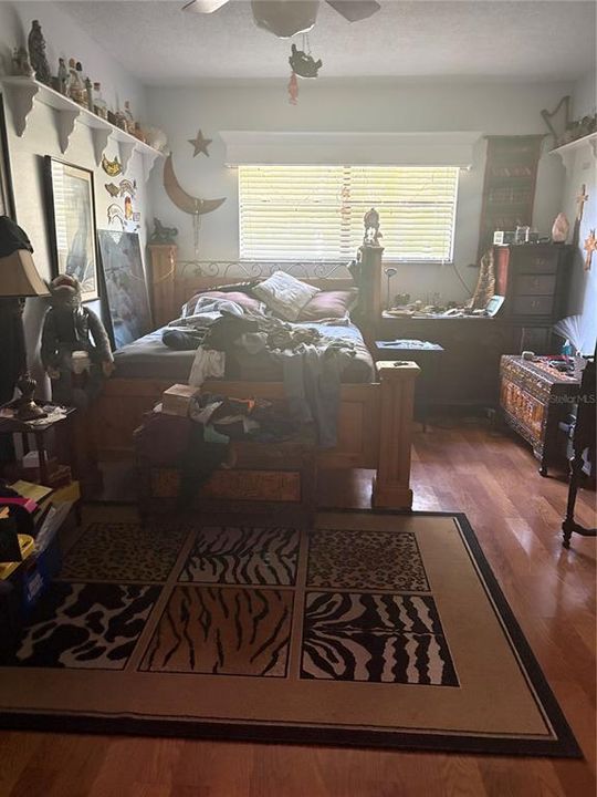 For Sale: $399,000 (4 beds, 2 baths, 1706 Square Feet)