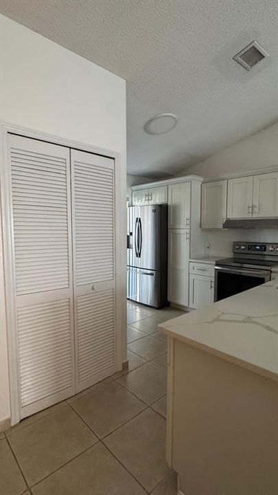 На продажу: $295,000 (3 спален, 2 ванн, 1116 Квадратных фут)