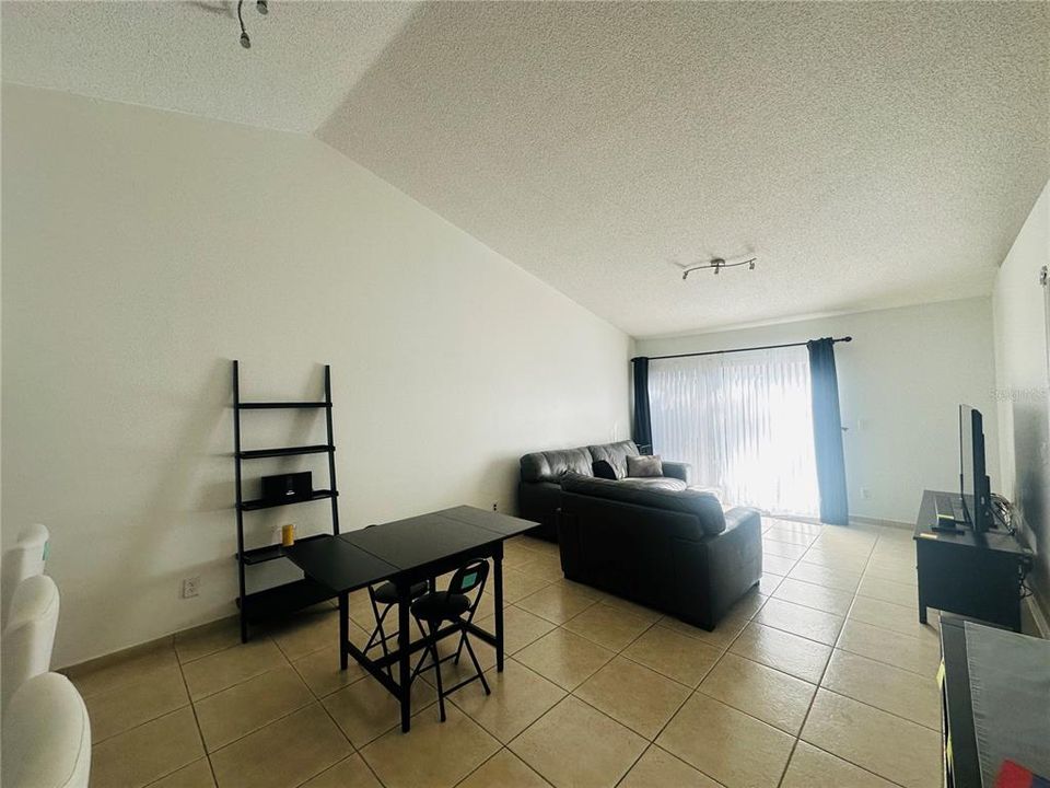 На продажу: $295,000 (3 спален, 2 ванн, 1116 Квадратных фут)