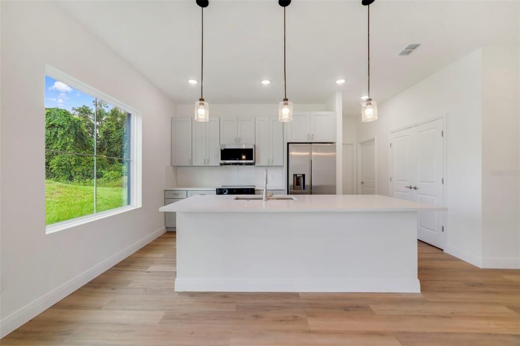 For Sale: $379,000 (4 beds, 3 baths, 1772 Square Feet)