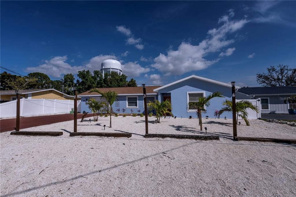 Active With Contract: $699,999 (4 beds, 3 baths, 1884 Square Feet)