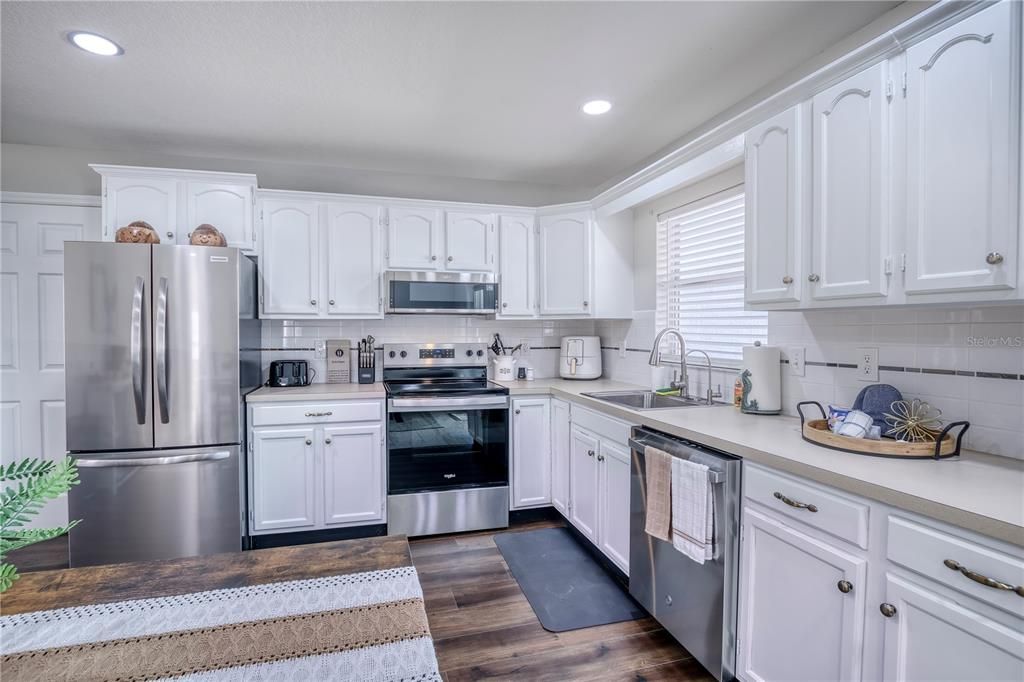 Active With Contract: $699,999 (4 beds, 3 baths, 1884 Square Feet)