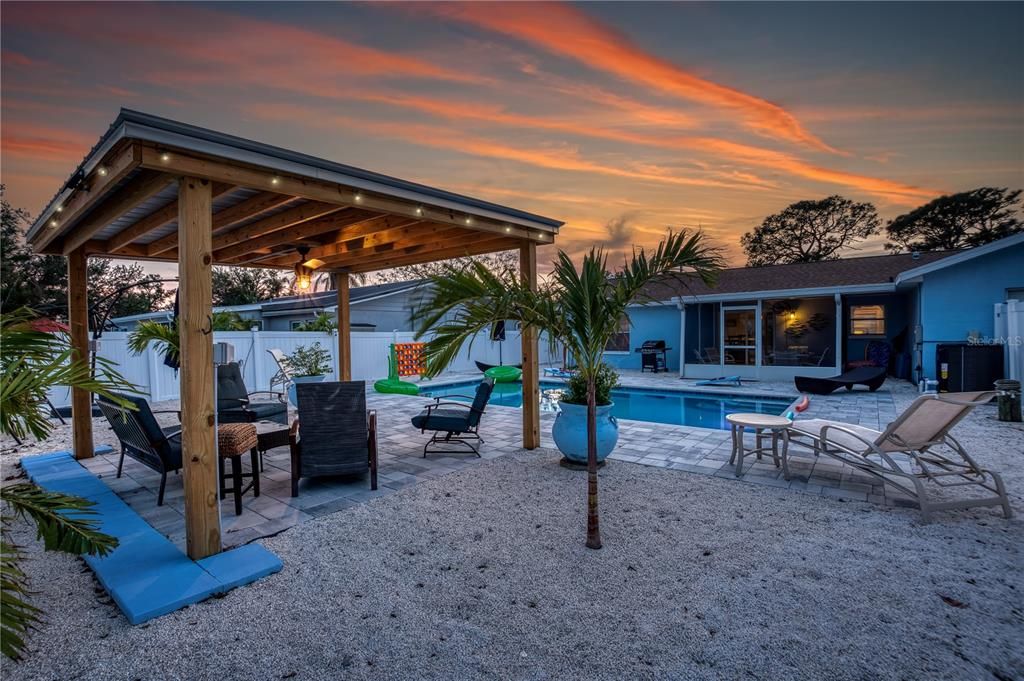 Active With Contract: $699,999 (4 beds, 3 baths, 1884 Square Feet)