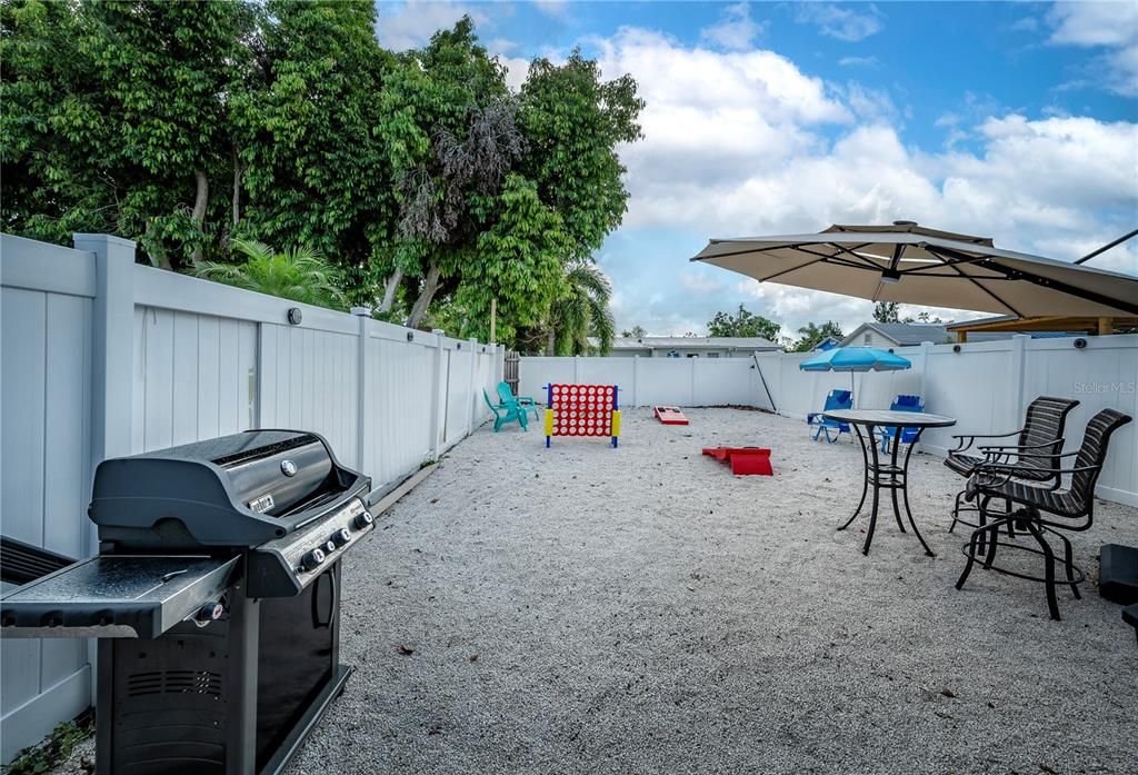 Active With Contract: $699,999 (4 beds, 3 baths, 1884 Square Feet)