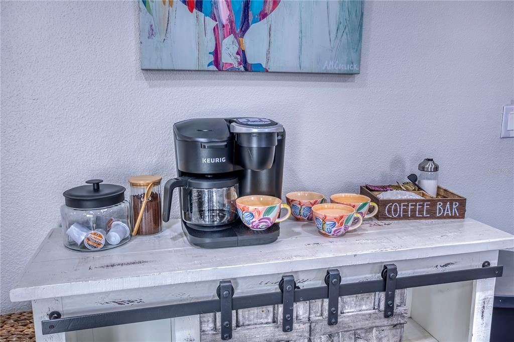 Active With Contract: $699,999 (4 beds, 3 baths, 1884 Square Feet)