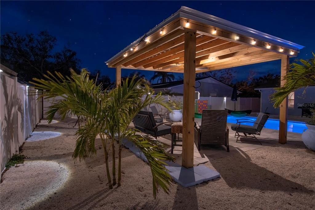 Active With Contract: $699,999 (4 beds, 3 baths, 1884 Square Feet)