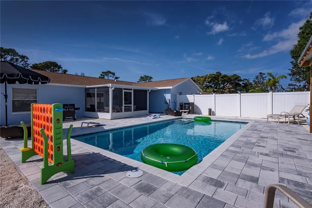 Active With Contract: $699,999 (4 beds, 3 baths, 1884 Square Feet)