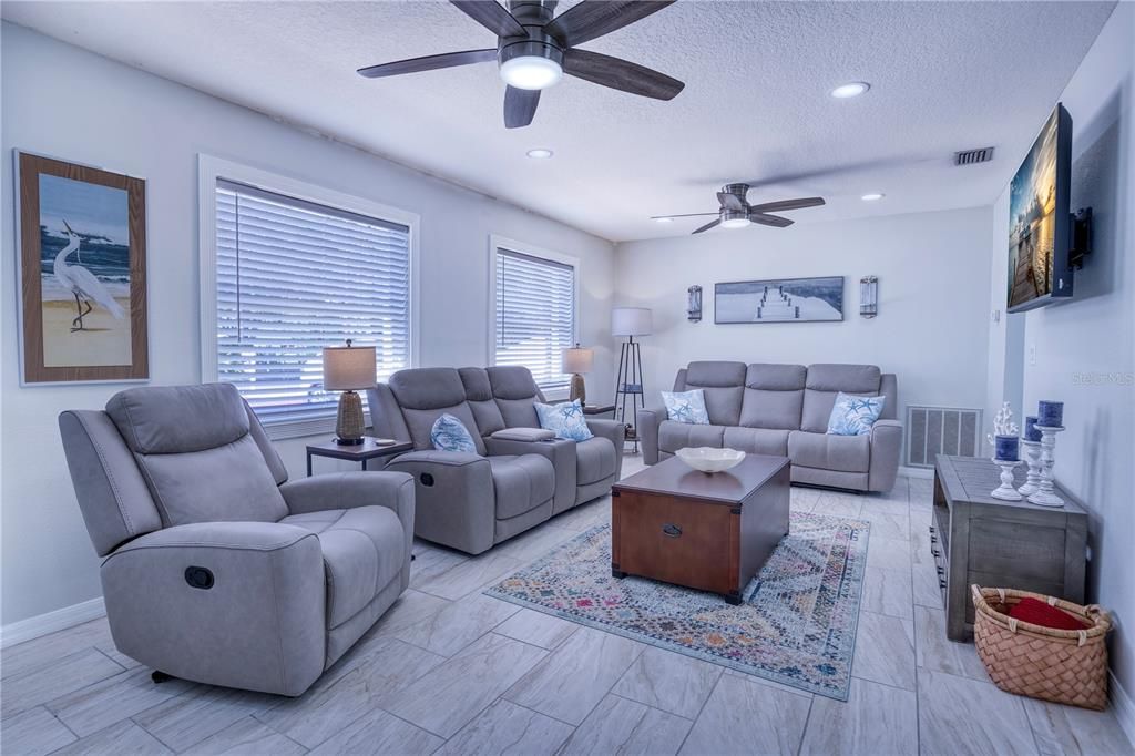 Active With Contract: $699,999 (4 beds, 3 baths, 1884 Square Feet)