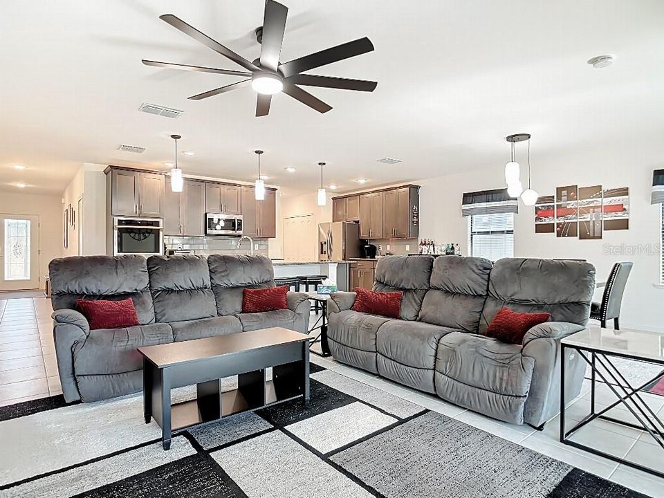 На продажу: $374,995 (3 спален, 2 ванн, 1858 Квадратных фут)