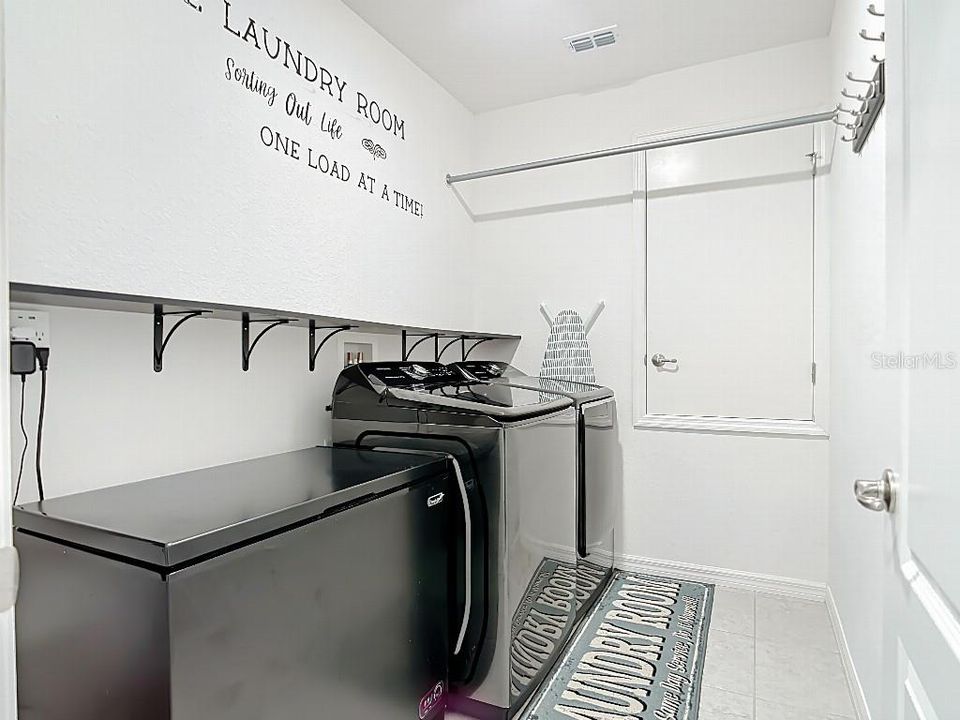 На продажу: $374,995 (3 спален, 2 ванн, 1858 Квадратных фут)