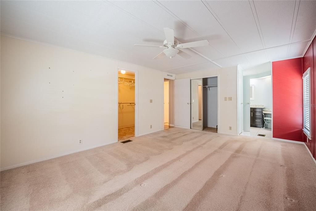 For Sale: $165,000 (2 beds, 2 baths, 1300 Square Feet)