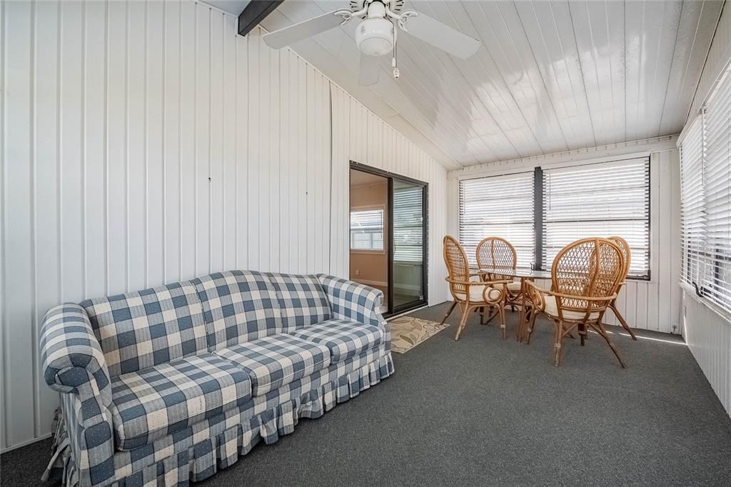 For Sale: $165,000 (2 beds, 2 baths, 1300 Square Feet)