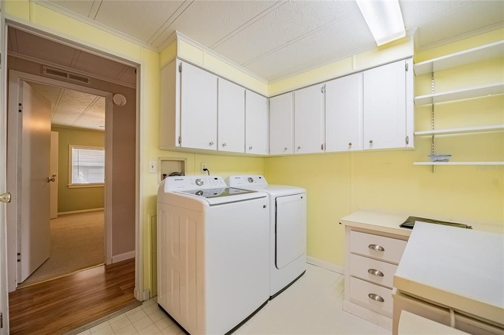 For Sale: $165,000 (2 beds, 2 baths, 1300 Square Feet)