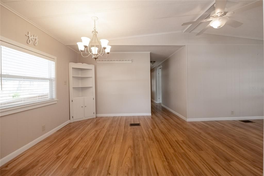 For Sale: $165,000 (2 beds, 2 baths, 1300 Square Feet)