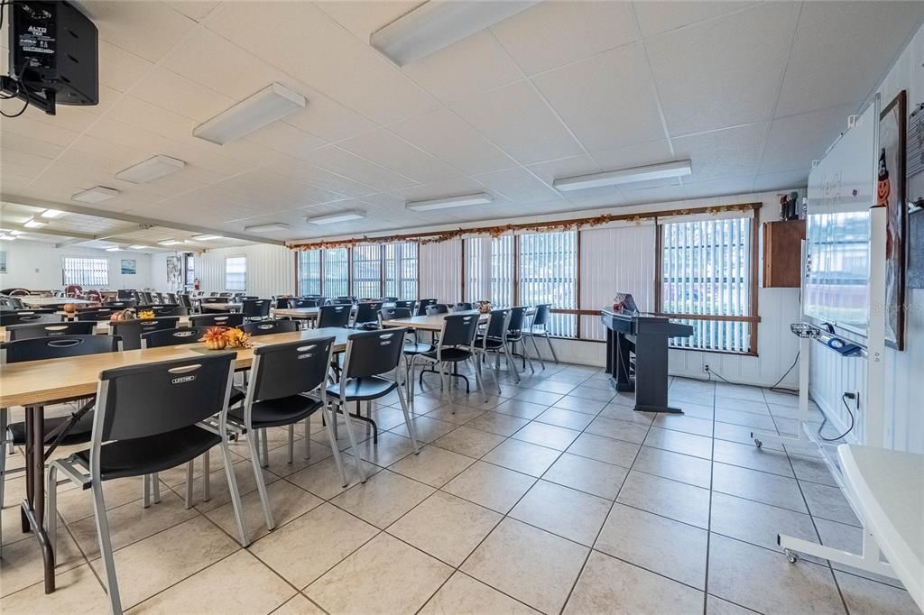 For Sale: $165,000 (2 beds, 2 baths, 1300 Square Feet)