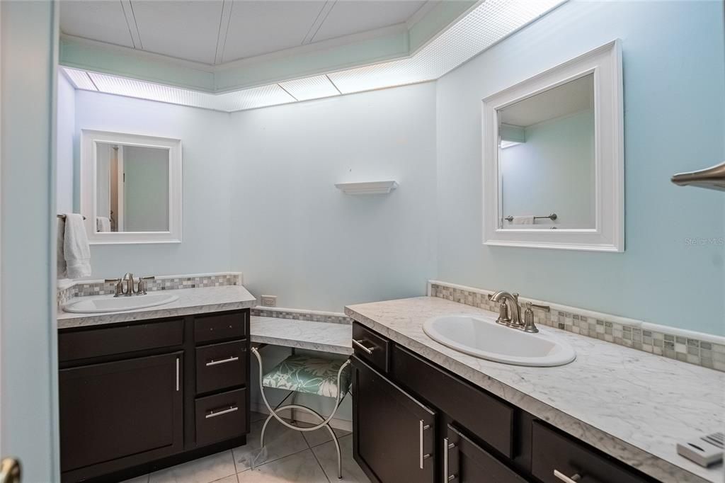 For Sale: $165,000 (2 beds, 2 baths, 1300 Square Feet)