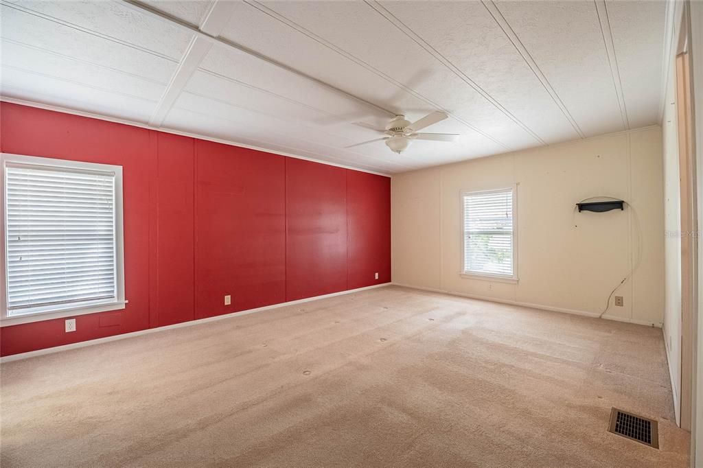 For Sale: $165,000 (2 beds, 2 baths, 1300 Square Feet)