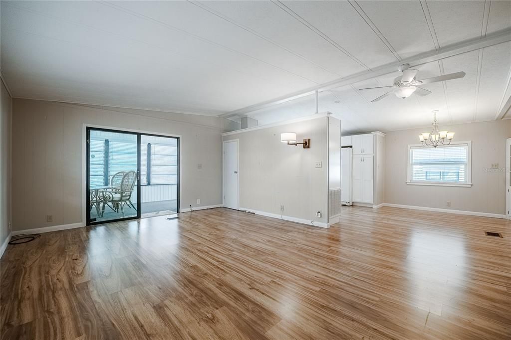 For Sale: $165,000 (2 beds, 2 baths, 1300 Square Feet)