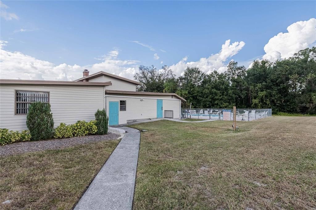 For Sale: $165,000 (2 beds, 2 baths, 1300 Square Feet)