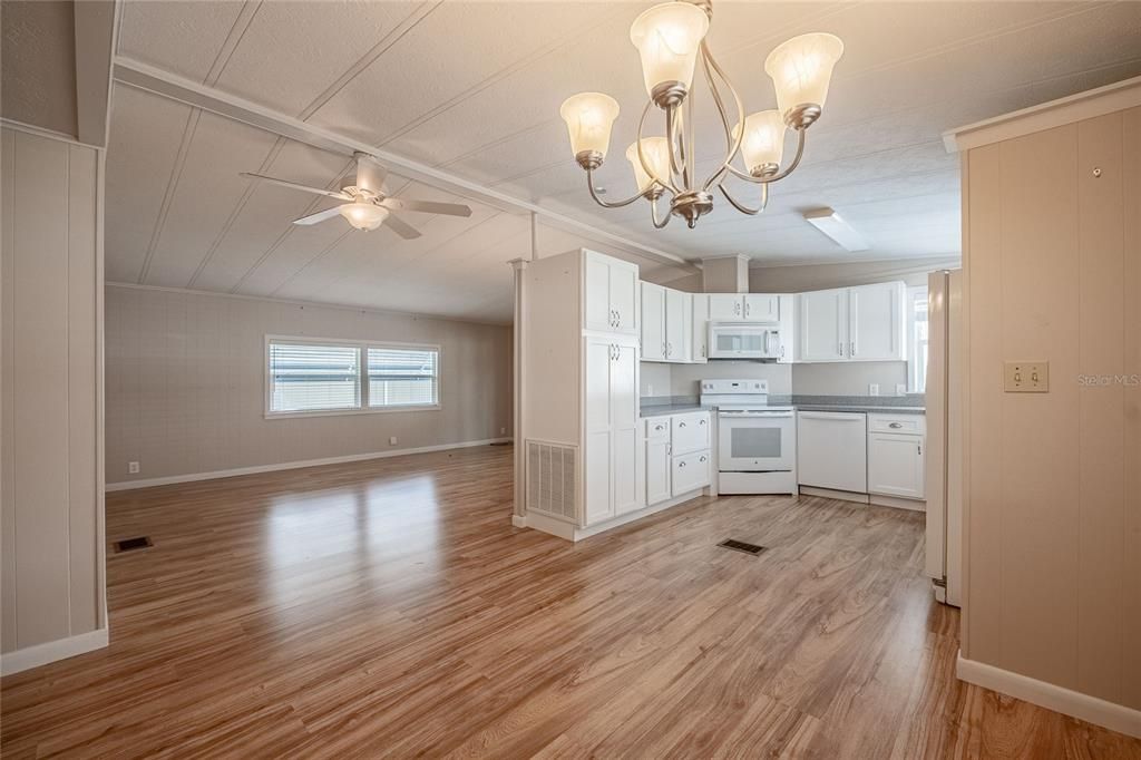 For Sale: $165,000 (2 beds, 2 baths, 1300 Square Feet)