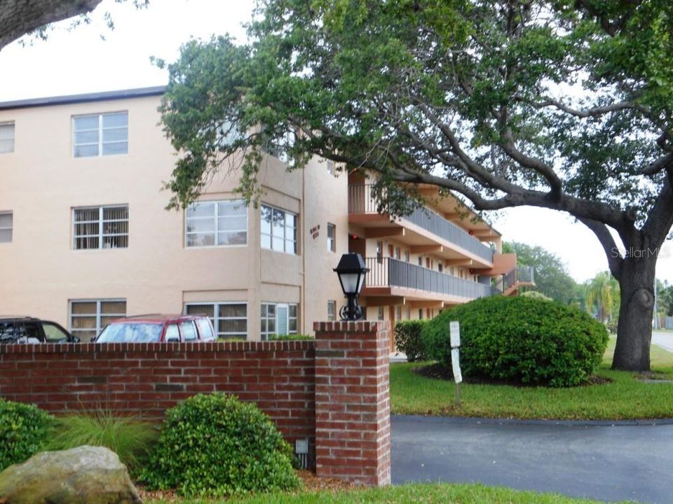 В аренду: $2,300 (2 спален, 2 ванн, 1015 Квадратных фут)