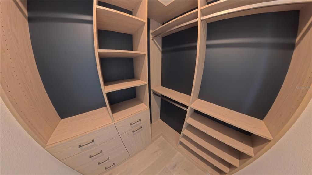 For Sale: $1,200,000 (5 beds, 5 baths, 4674 Square Feet)