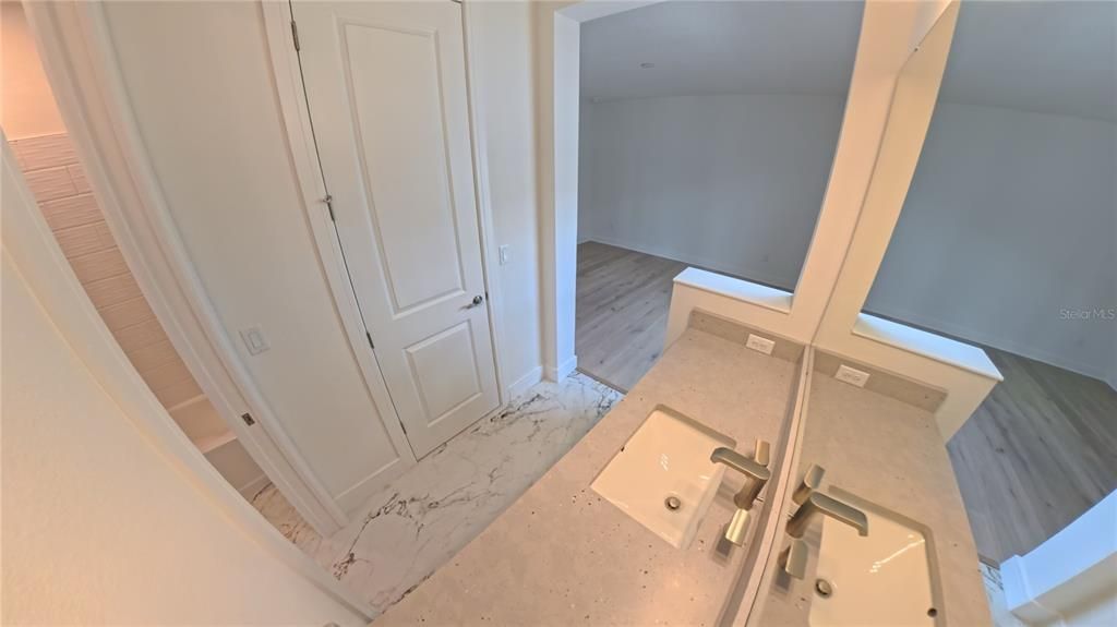 For Sale: $1,200,000 (5 beds, 5 baths, 4674 Square Feet)