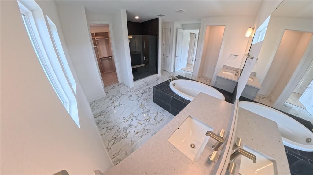 For Sale: $1,200,000 (5 beds, 5 baths, 4674 Square Feet)