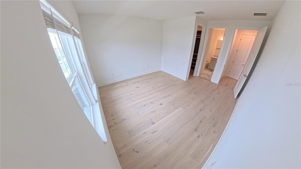 For Sale: $1,200,000 (5 beds, 5 baths, 4674 Square Feet)