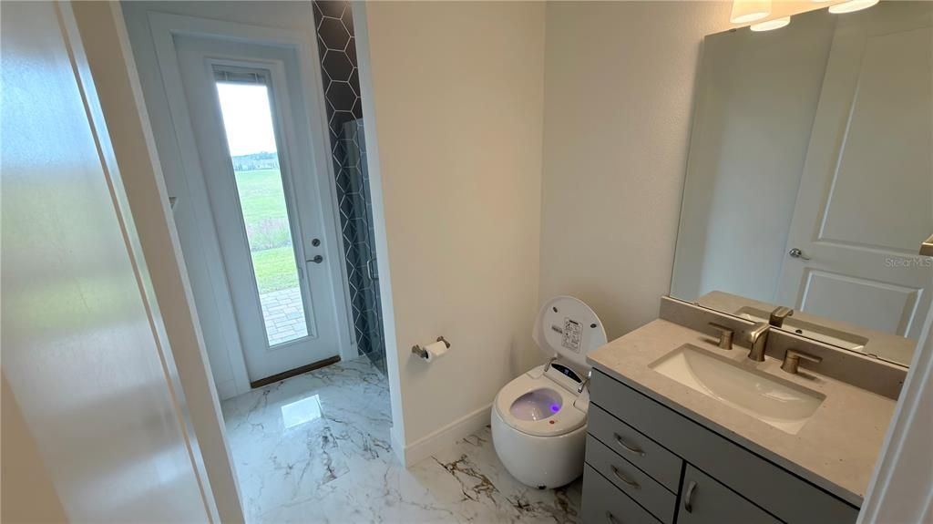 For Sale: $1,200,000 (5 beds, 5 baths, 4674 Square Feet)