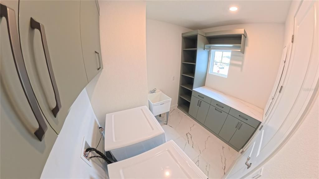 For Sale: $1,200,000 (5 beds, 5 baths, 4674 Square Feet)