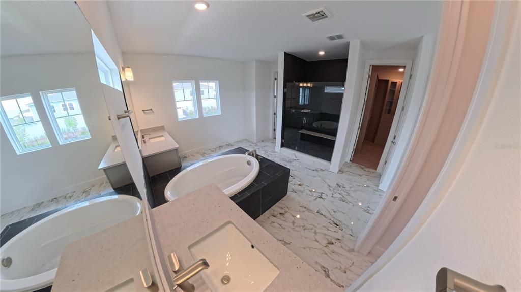 For Sale: $1,200,000 (5 beds, 5 baths, 4674 Square Feet)