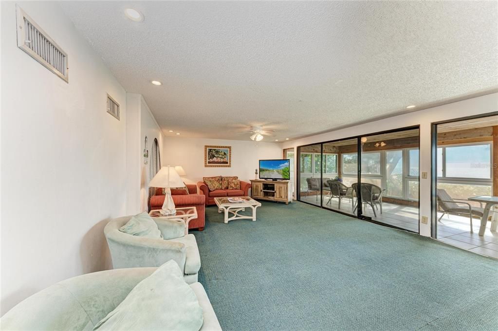 For Sale: $1,100,000 (2 beds, 2 baths, 1720 Square Feet)