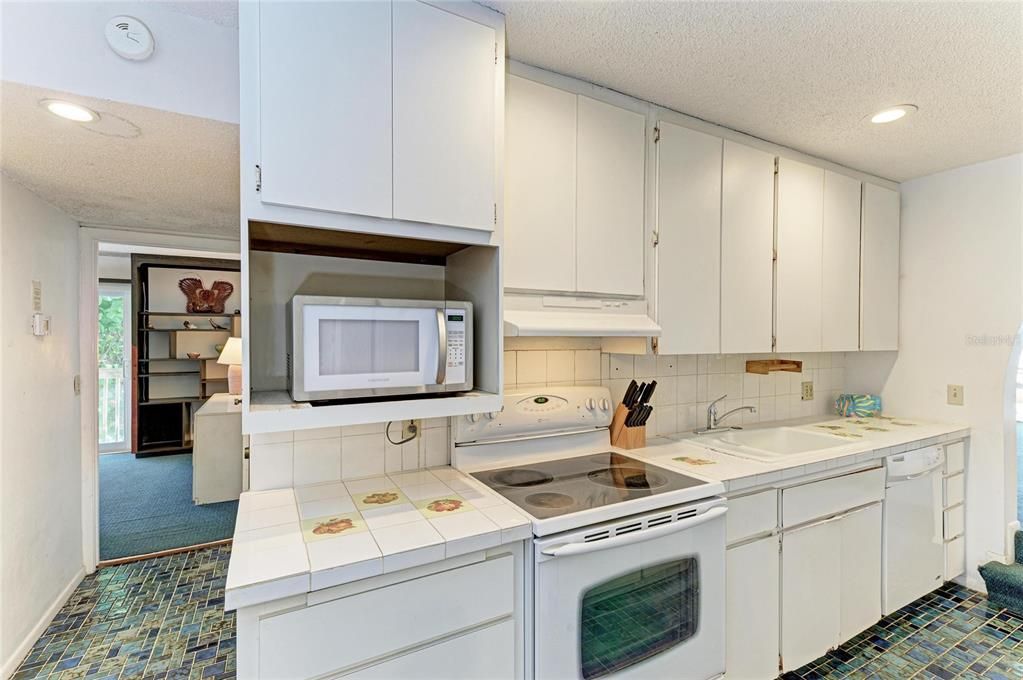 For Sale: $1,100,000 (2 beds, 2 baths, 1720 Square Feet)