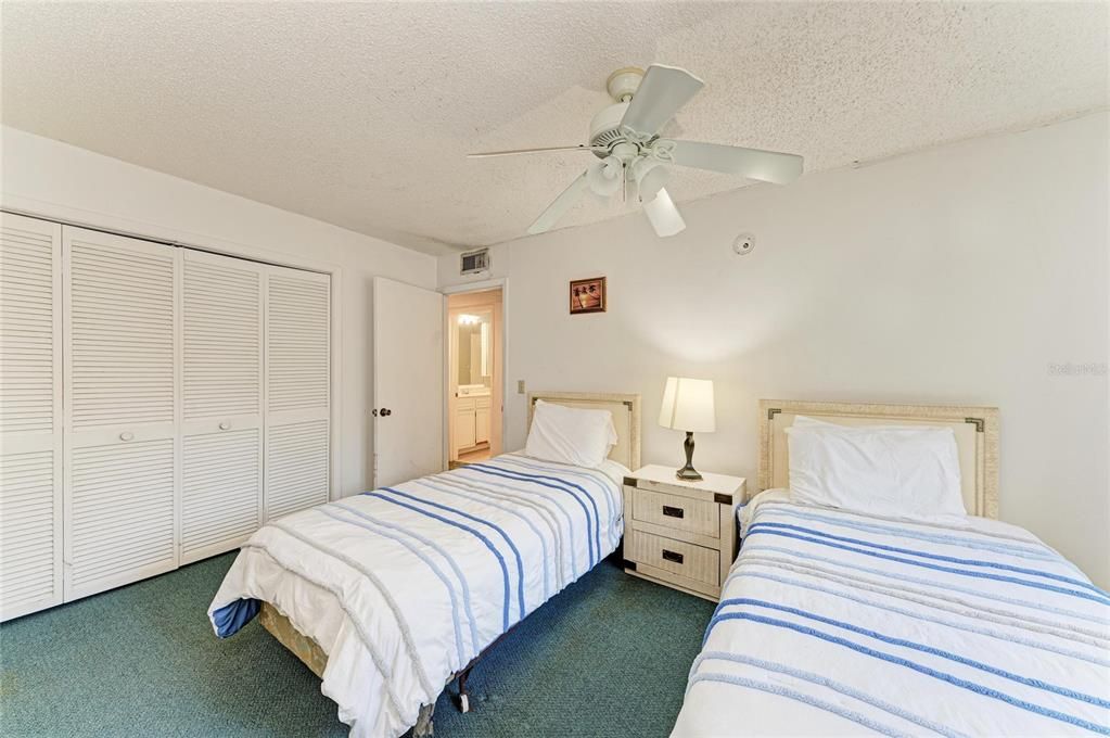 For Sale: $1,100,000 (2 beds, 2 baths, 1720 Square Feet)