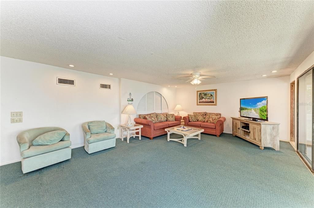 For Sale: $1,100,000 (2 beds, 2 baths, 1720 Square Feet)