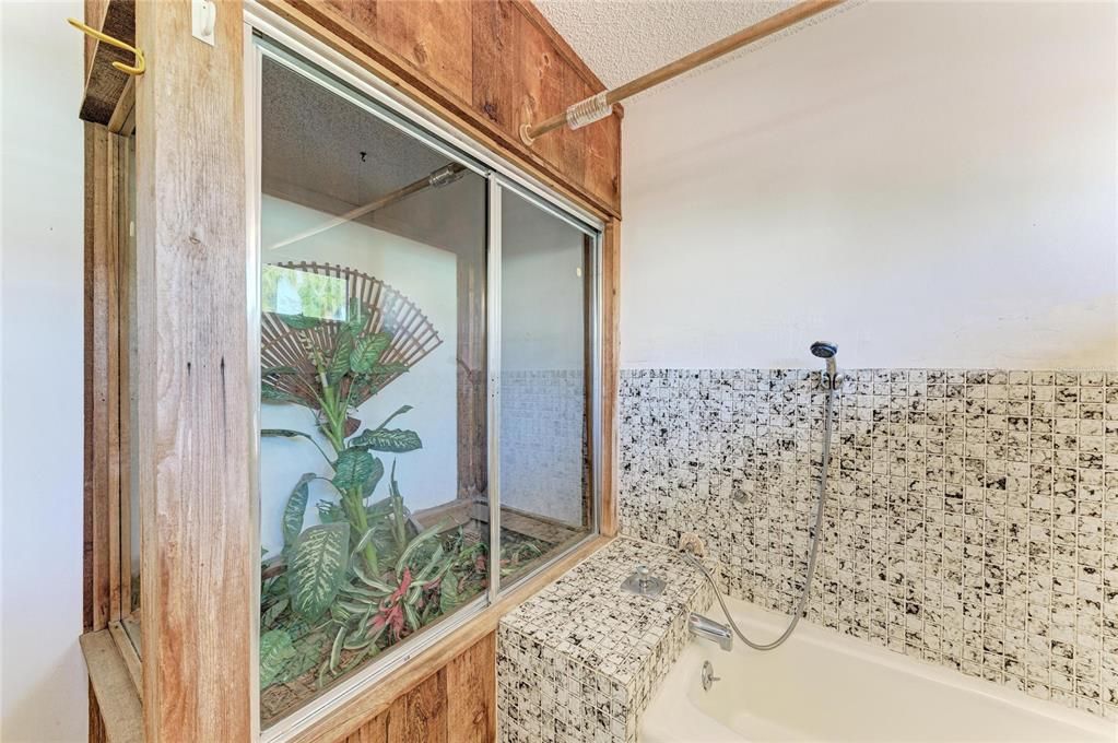 For Sale: $1,100,000 (2 beds, 2 baths, 1720 Square Feet)