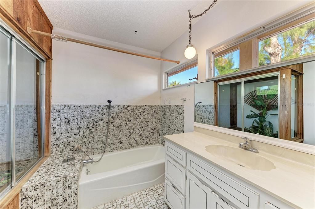 For Sale: $1,100,000 (2 beds, 2 baths, 1720 Square Feet)