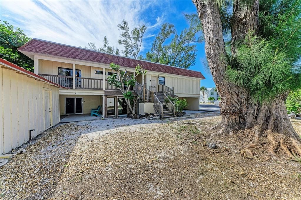 For Sale: $1,100,000 (2 beds, 2 baths, 1720 Square Feet)