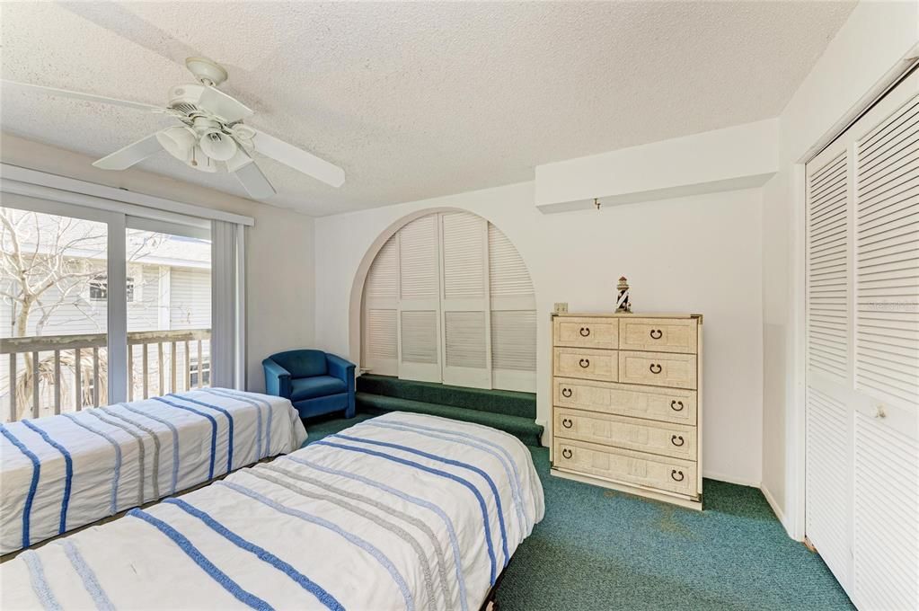 For Sale: $1,100,000 (2 beds, 2 baths, 1720 Square Feet)